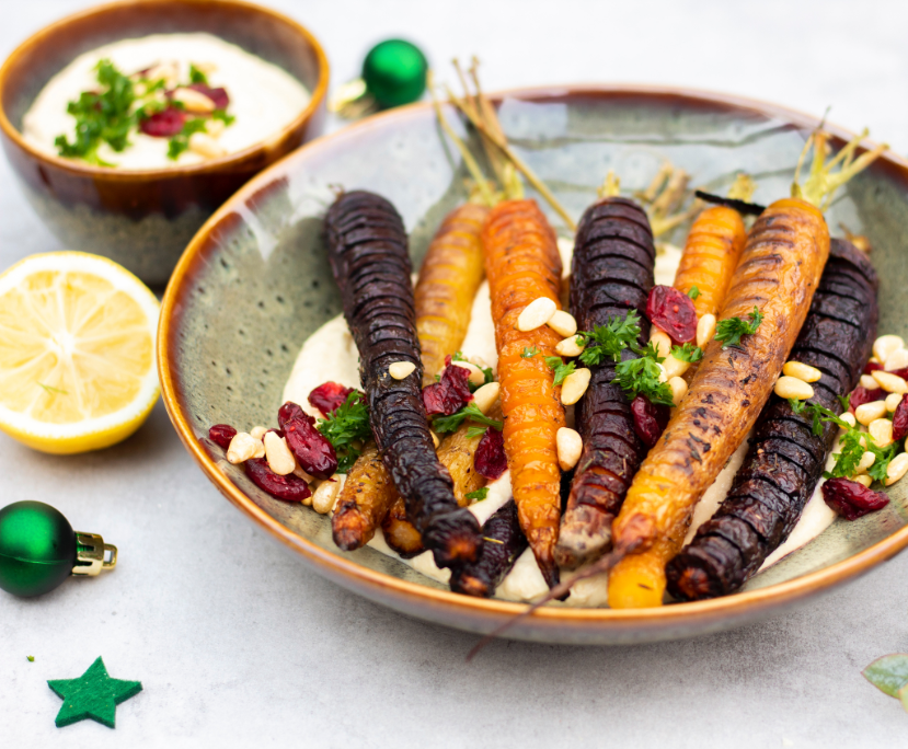 Geroosterde wortels uit de oven met hummus Geroosterde wortels uit de oven met hummus