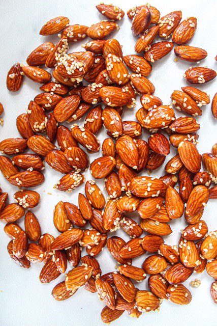 Zoete en hartige snack sesam amandelen! Zoete en hartige snack sesam amandelen!