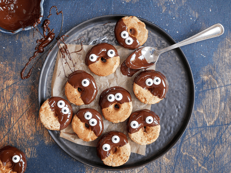 Mini Halloween wafel donuts met pure chocolade Mini Halloween wafel donuts met pure chocolade