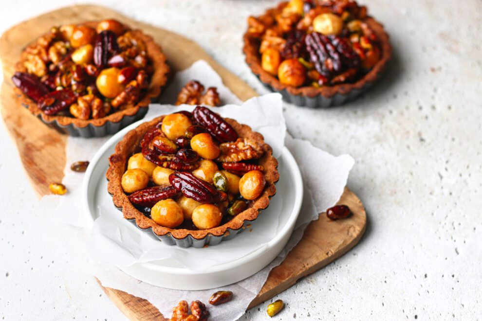Koolhydraatarme kaneel karamel noten tartelettes Koolhydraatarme kaneel karamel noten tartelettes