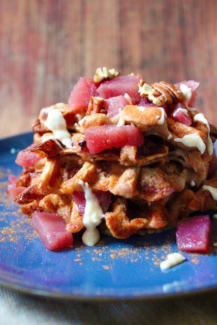 Wafels met stoofperen en pecannoten Wafels met stoofperen en pecannoten