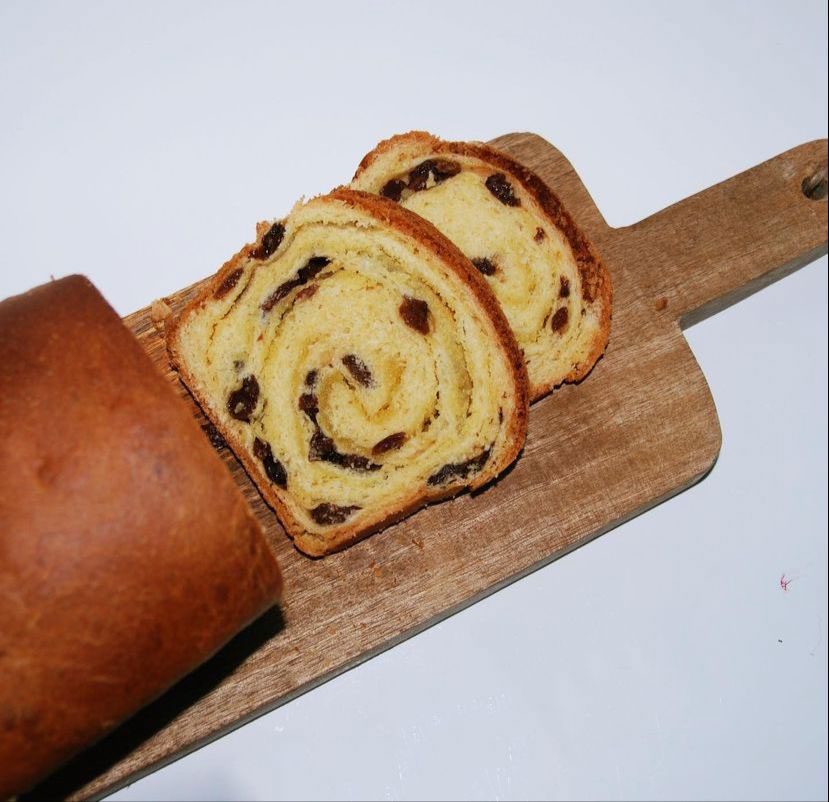 Krentenbrood met amandelspijs spiraal Krentenbrood met amandelspijs spiraal