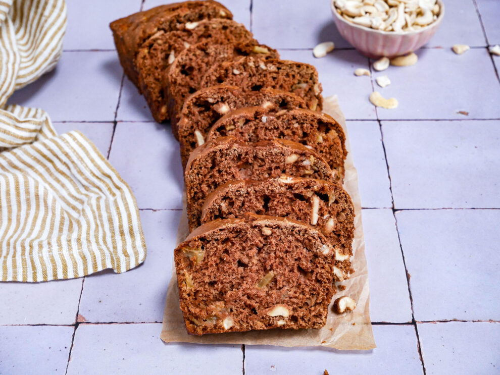 Kruidcake met appel, cashewnoten en zonnebloempitten Kruidcake met appel, cashewnoten en zonnebloempitten