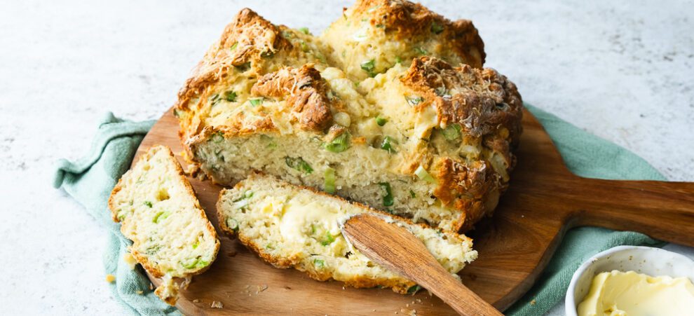 Sodabrood met mature cheddar en lenteui Sodabrood met mature cheddar en lenteui