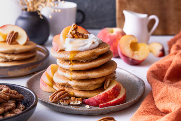 Perzik pancakes met pecannoten